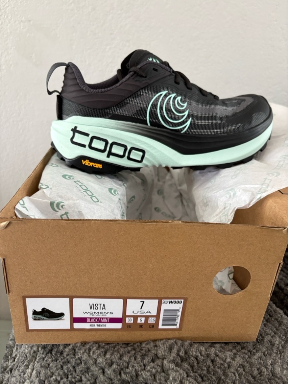 NEW IN BOX Topo Athletic Vista Women's Black/Mint Running Shoes size 7